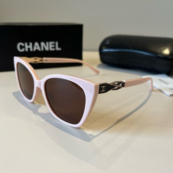 Elegant Pink Chanel Eyewear - Picture 4 of 7